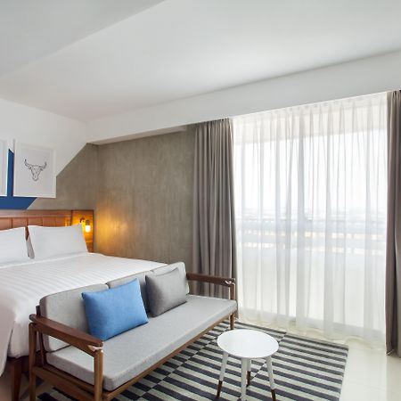 Ibis Budget Cikarang Festival Бекаси Экстерьер фото