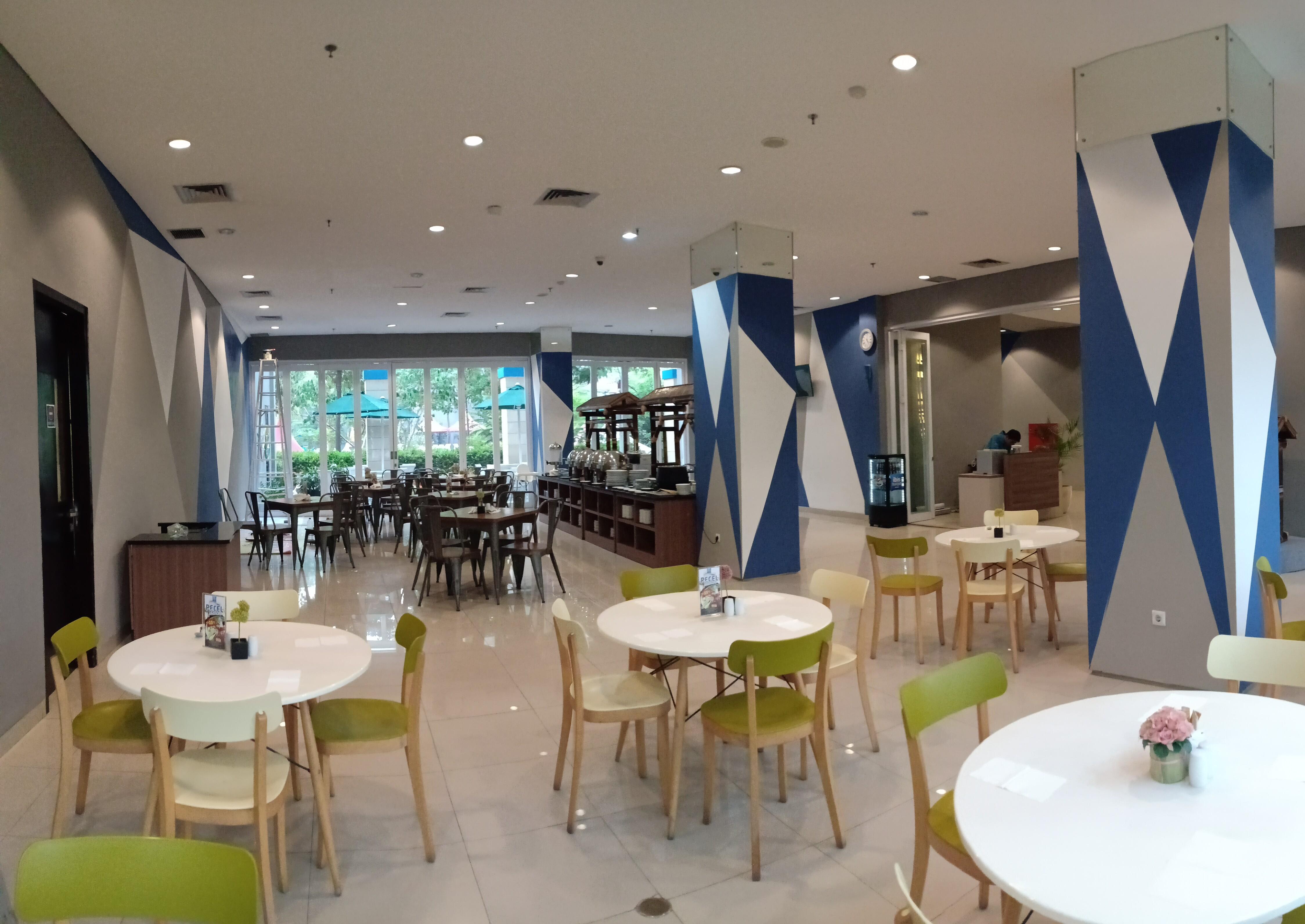 Ibis Budget Cikarang Festival Бекаси Экстерьер фото