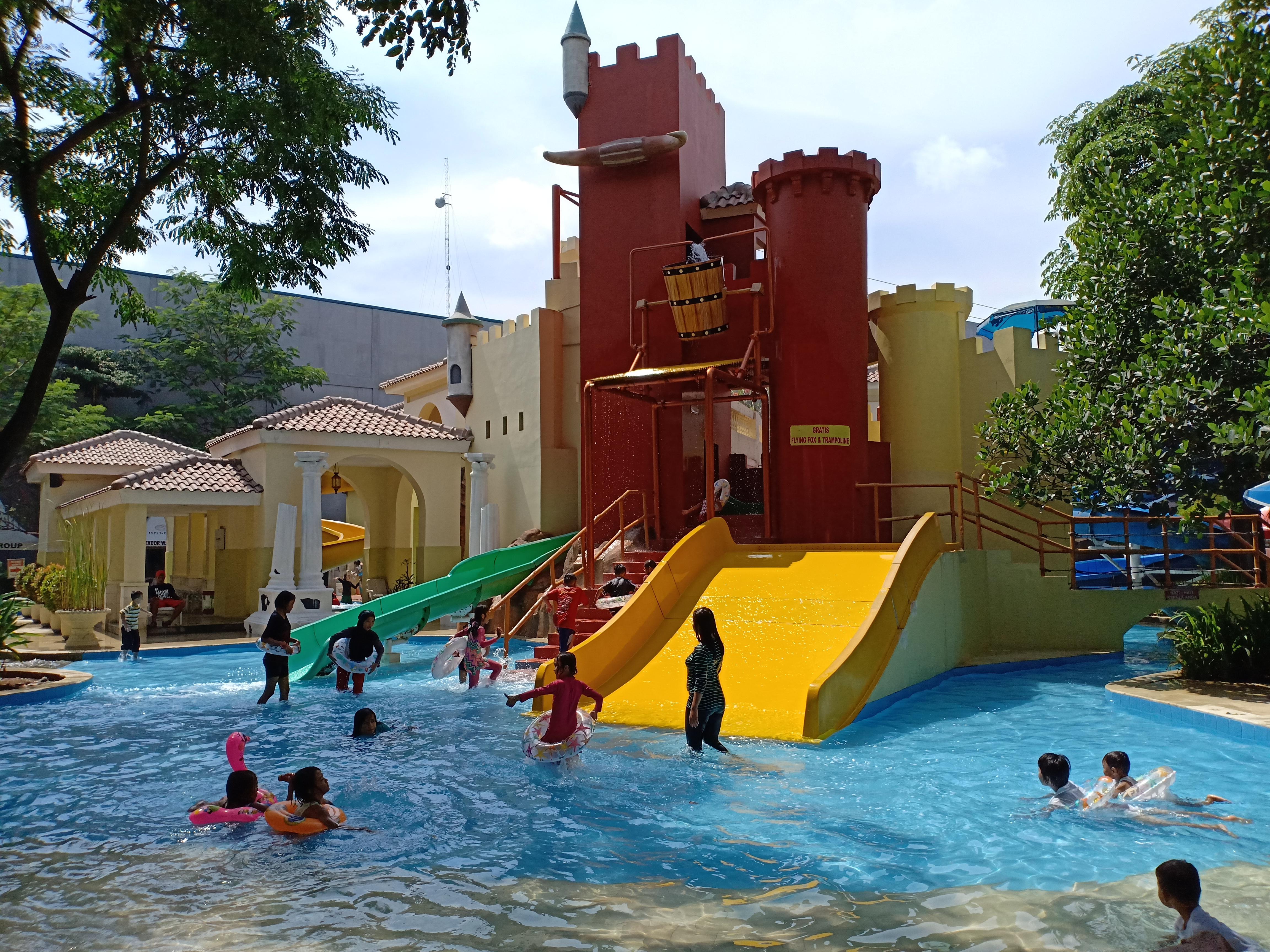 Ibis Budget Cikarang Festival Бекаси Экстерьер фото