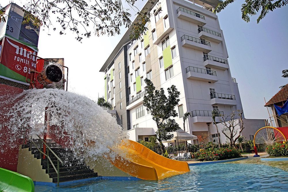 Ibis Budget Cikarang Festival Бекаси Экстерьер фото