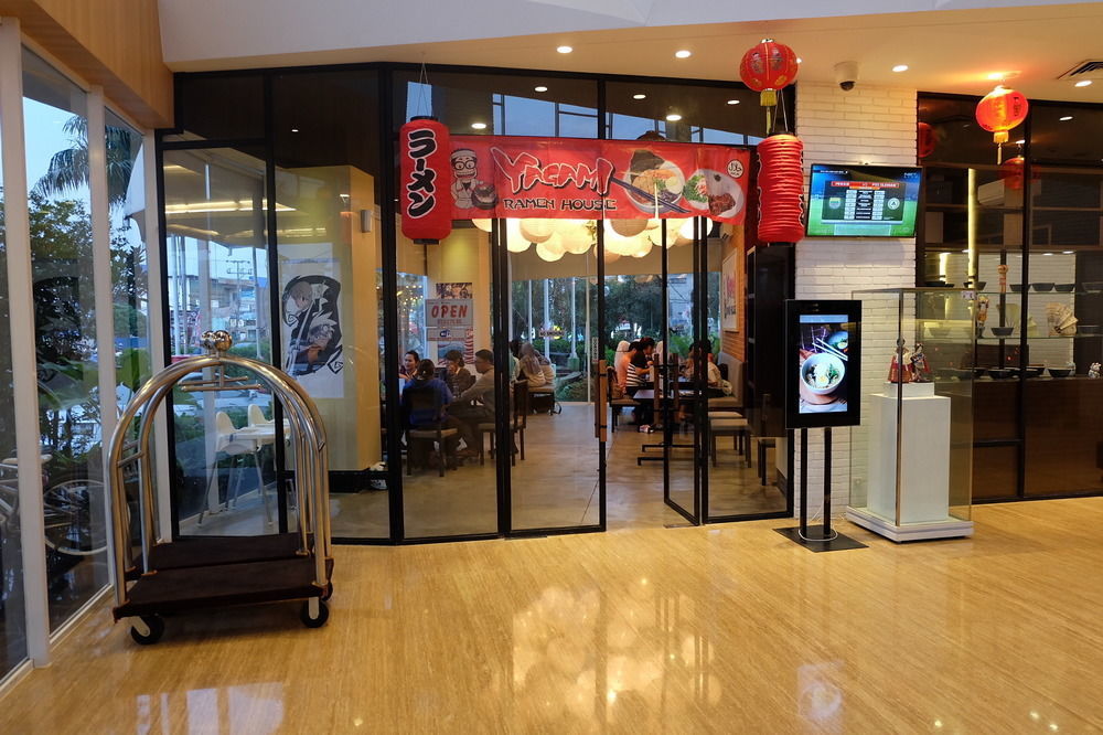 Ibis Budget Cikarang Festival Бекаси Экстерьер фото
