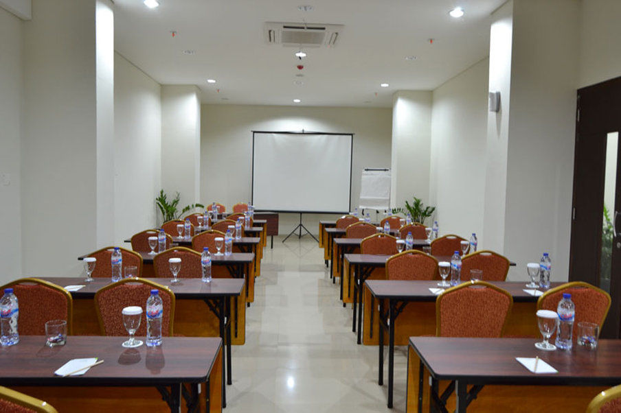 Ibis Budget Cikarang Festival Бекаси Экстерьер фото