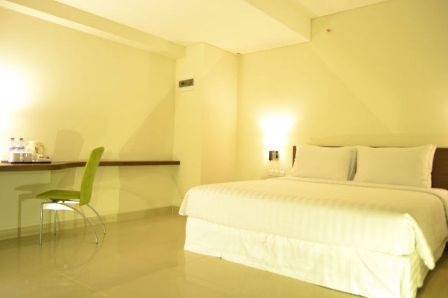 Ibis Budget Cikarang Festival Бекаси Экстерьер фото