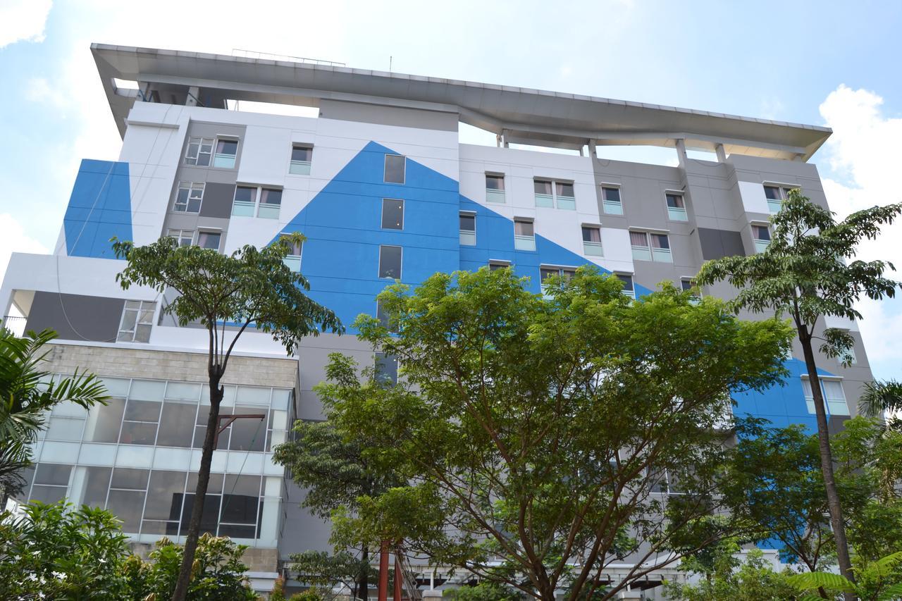 Ibis Budget Cikarang Festival Бекаси Экстерьер фото