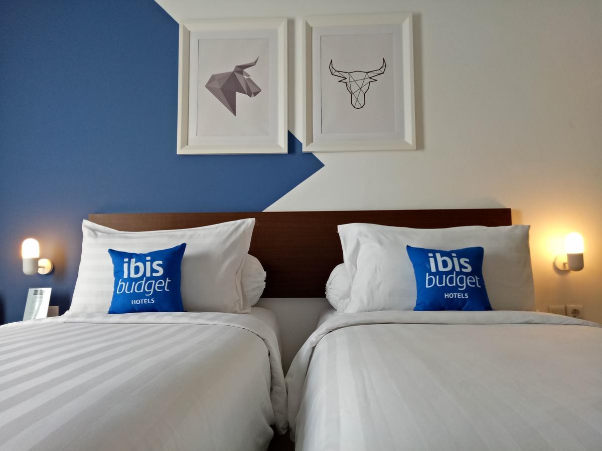 Ibis Budget Cikarang Festival Бекаси Экстерьер фото