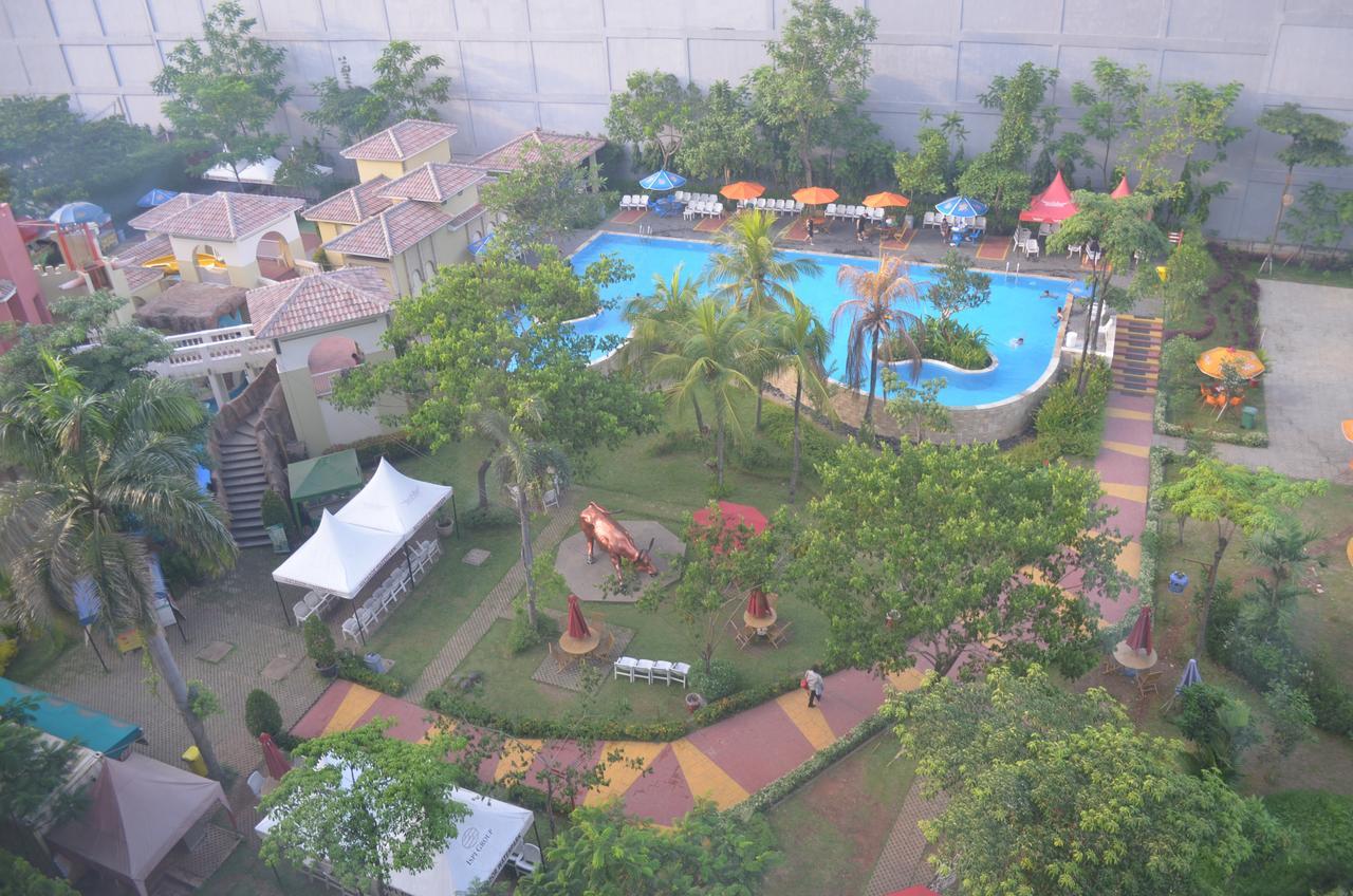 Ibis Budget Cikarang Festival Бекаси Экстерьер фото