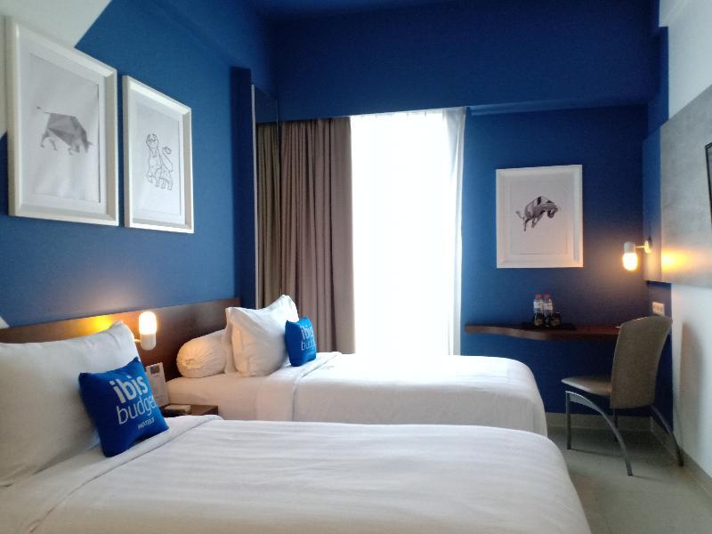 Ibis Budget Cikarang Festival Бекаси Экстерьер фото