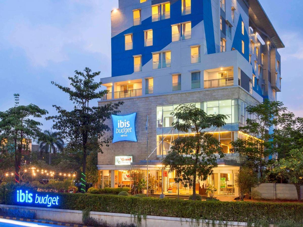 Ibis Budget Cikarang Festival Бекаси Экстерьер фото